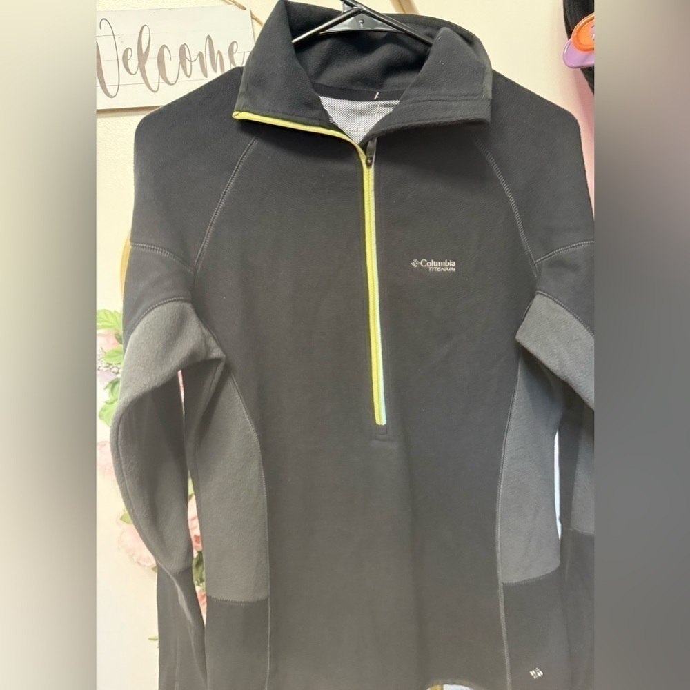 Womans Columbia sweater Omni heat